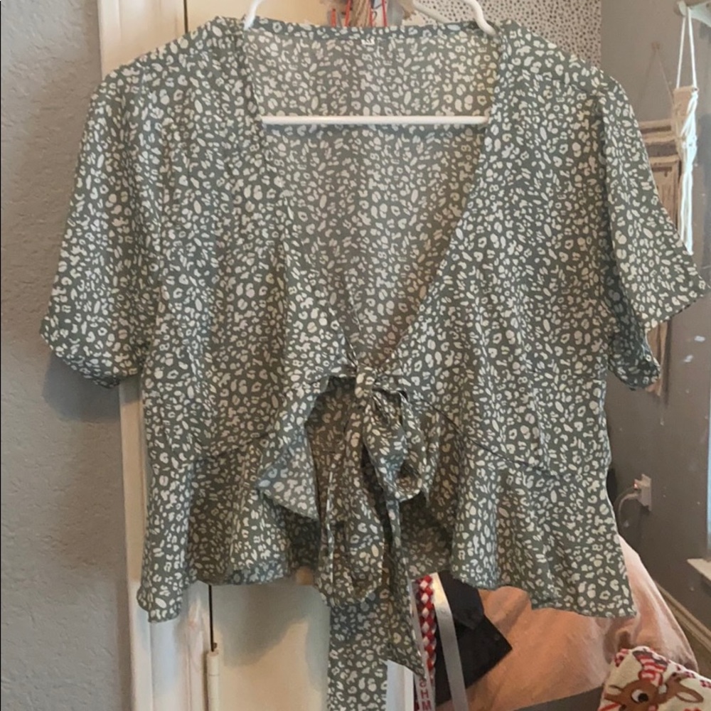 SHEIN green and white leopard crop top